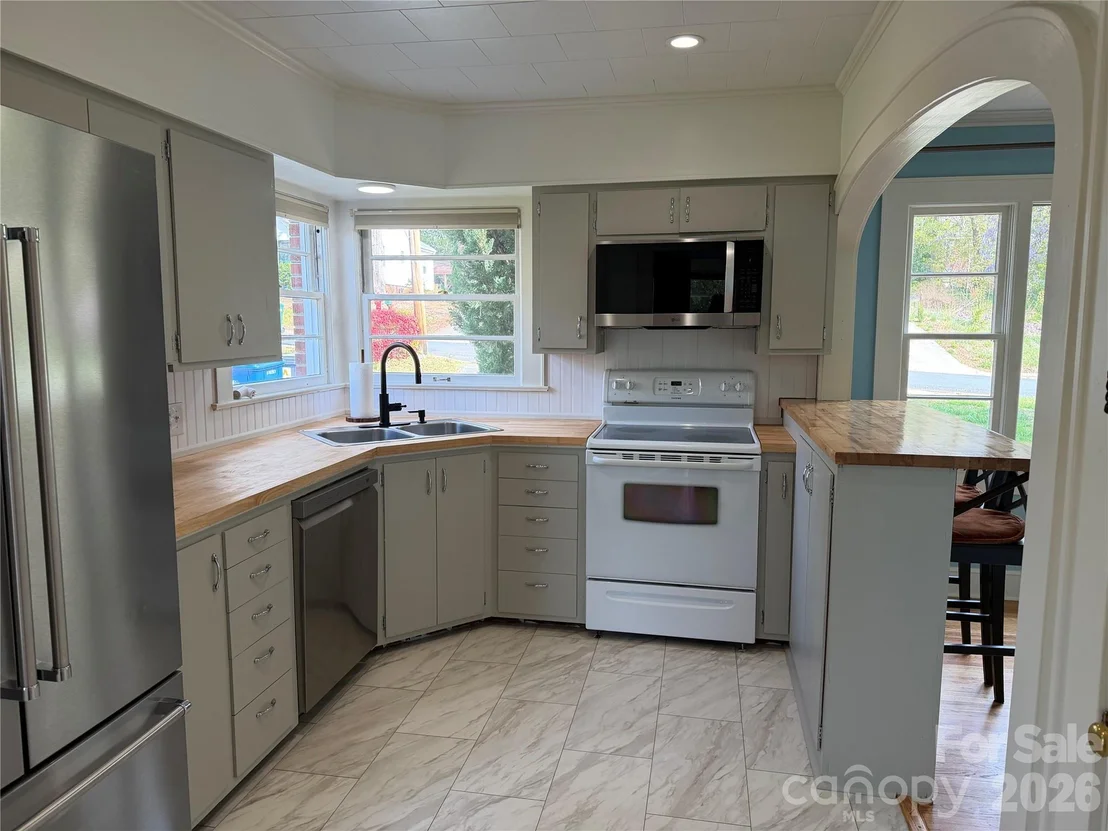 Photo of 1631 Maple Avenue