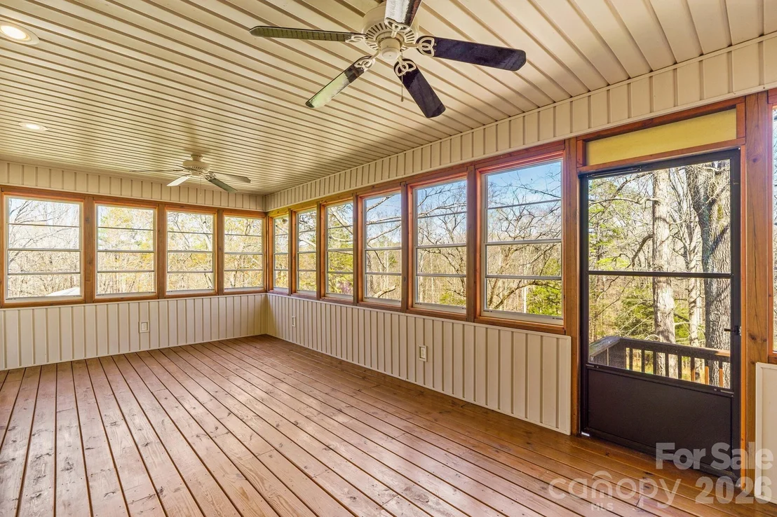 Photo of 5075 Lakeview Drive