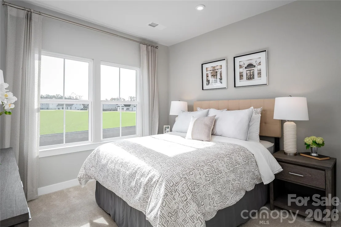 Photo of 925 Heathway Drive