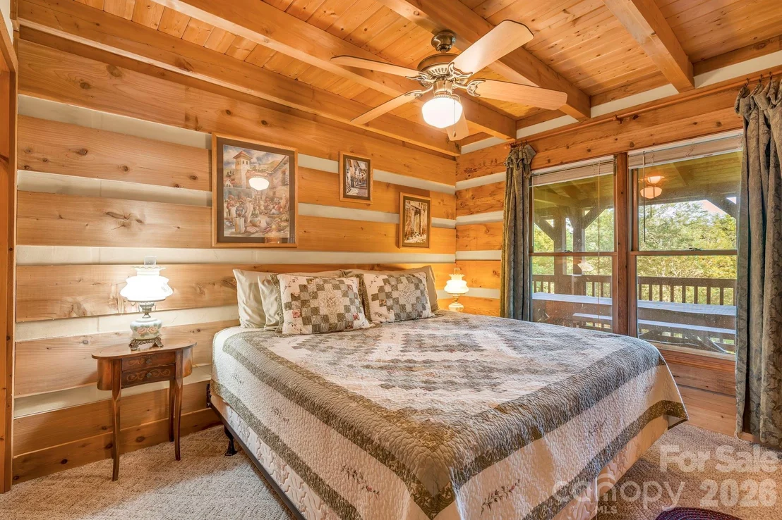 Photo of 525 Schoolhouse Ridge