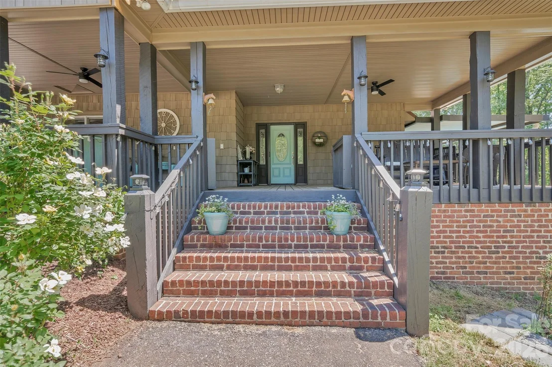 Photo of 105 Winchester Drive