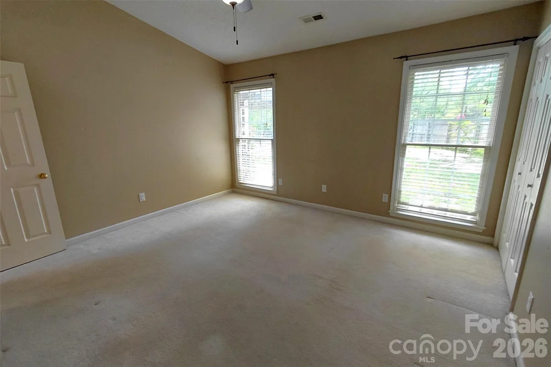 Photo of 1016 Thorncrest Drive