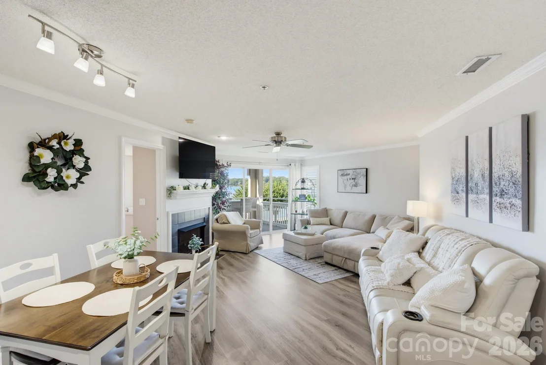 Photo of 1338 Torrence Circle