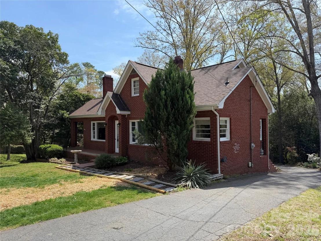 Photo of 1631 Maple Avenue