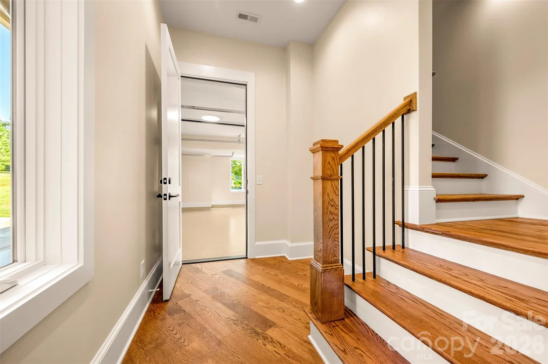 Photo of 978 Mapleton Lane