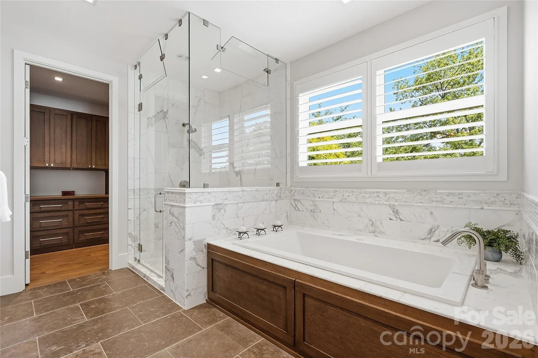 Photo of 984 Mapleton Lane