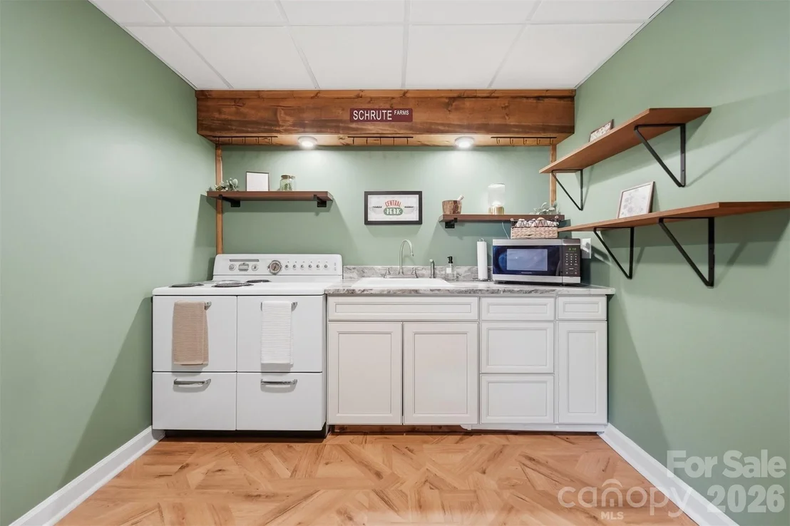 Photo of 2411 Robertson Lane