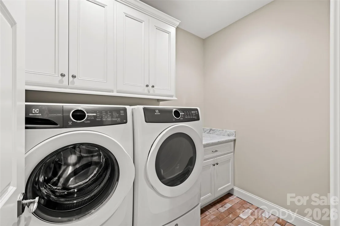 Photo of 490 Mapleton Lane