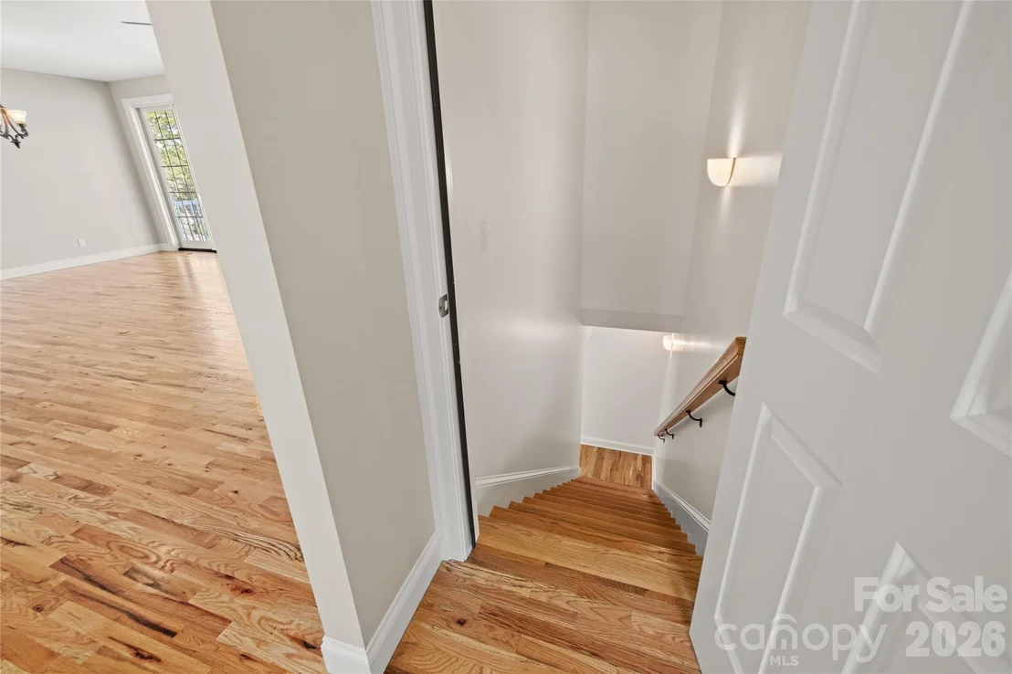 Photo of 490 Mapleton Lane