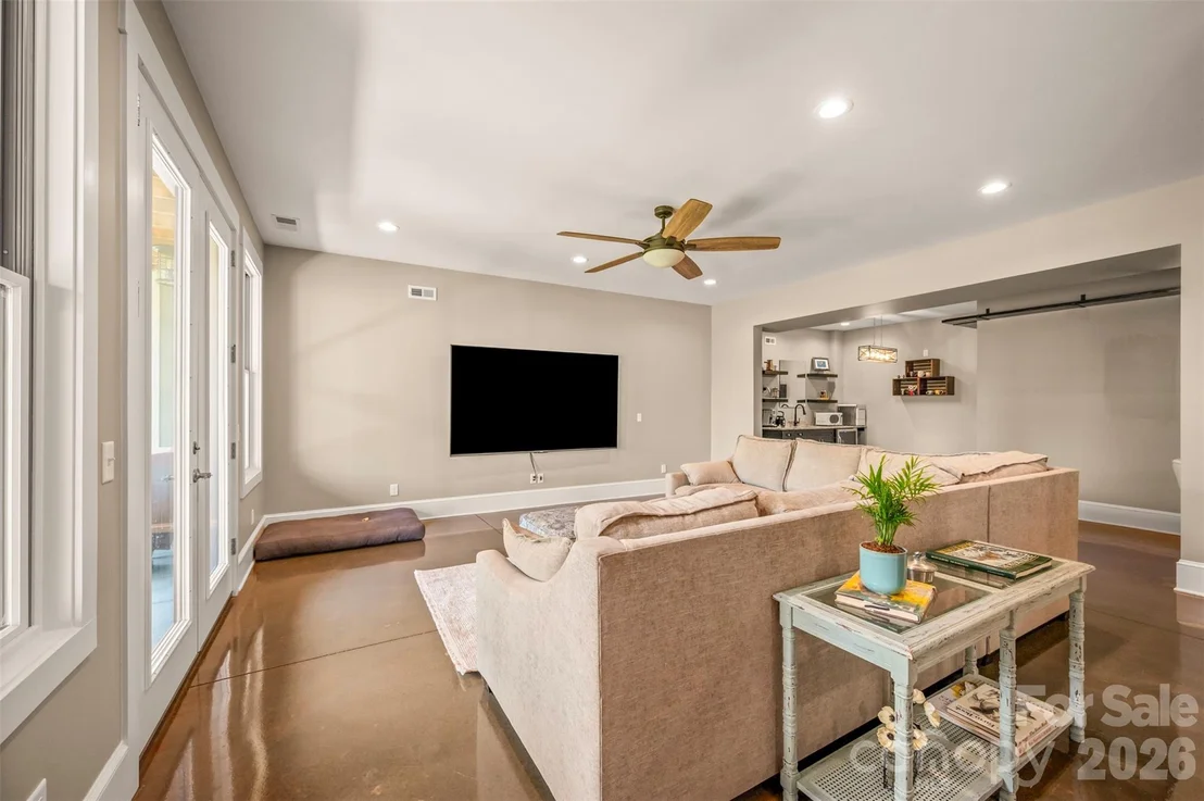 Photo of 398 Mapleton Lane