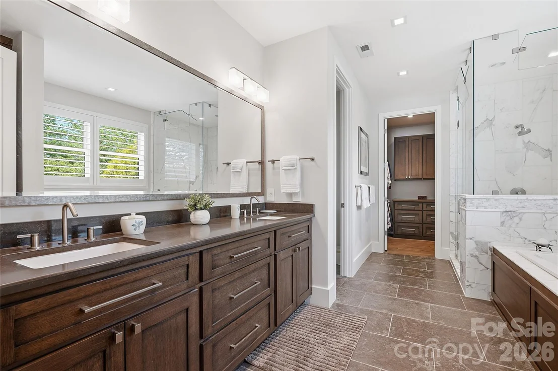 Photo of 984 Mapleton Lane