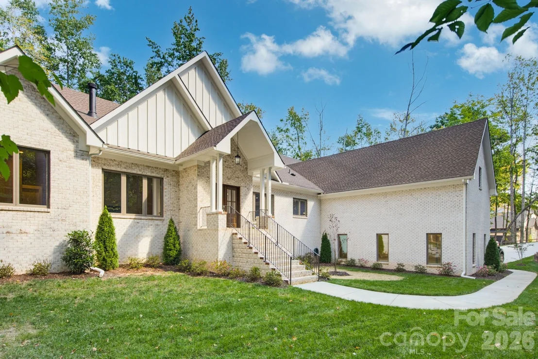Photo of 2507 Forest Lawn Drive