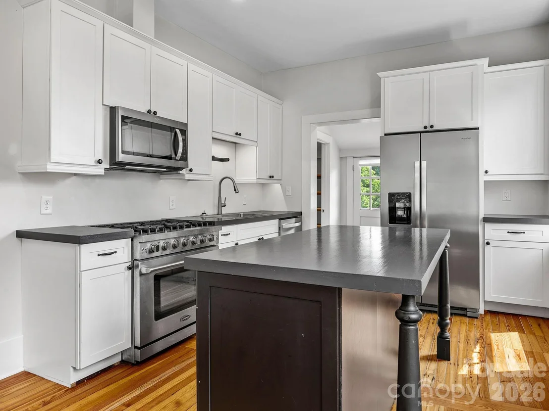 Photo of 143 Broadway Avenue