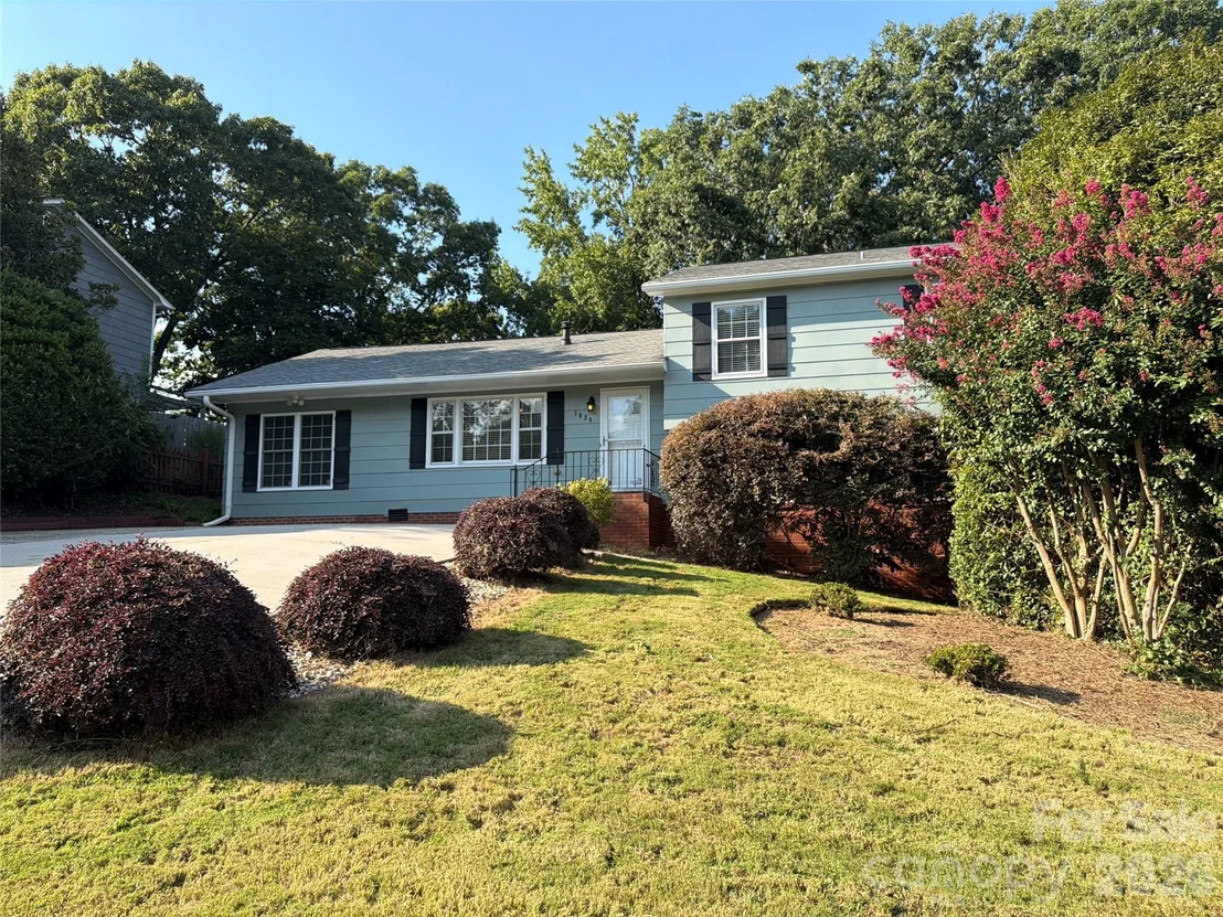 Photo of 1030 Mclaughlin Drive