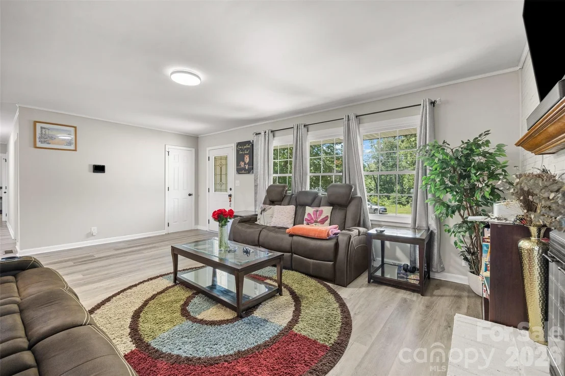 Photo of 2323 Hedgewood Circle