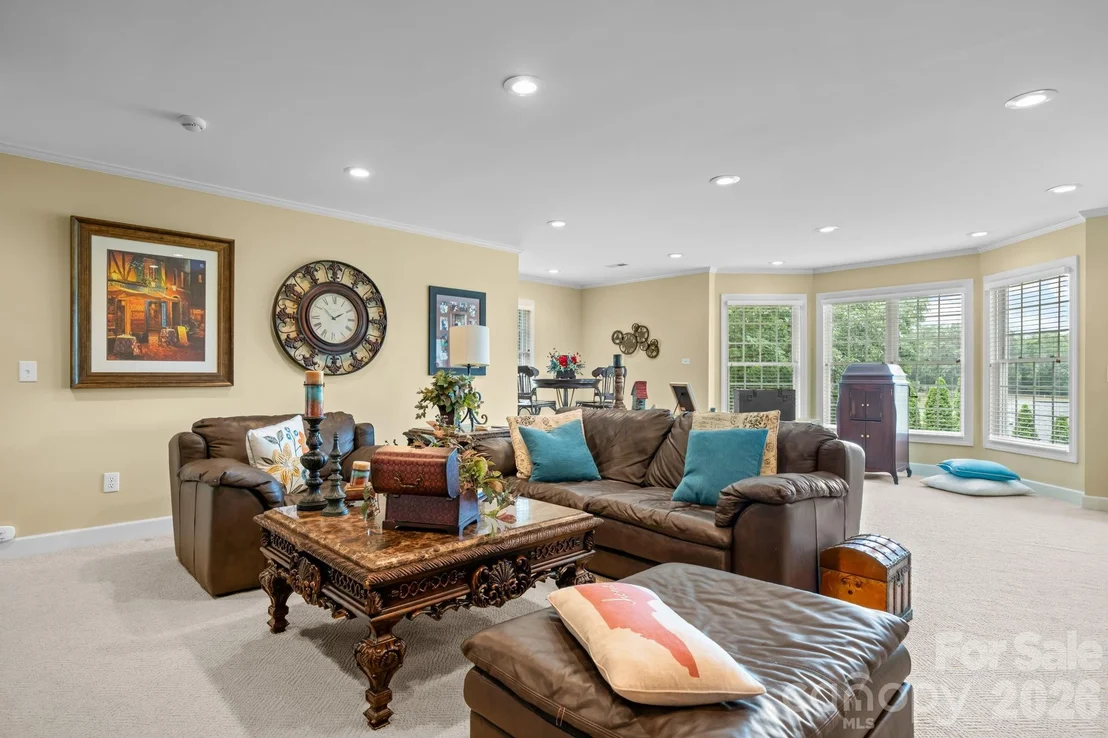 Photo of 3740 Pinecrest Drive NE