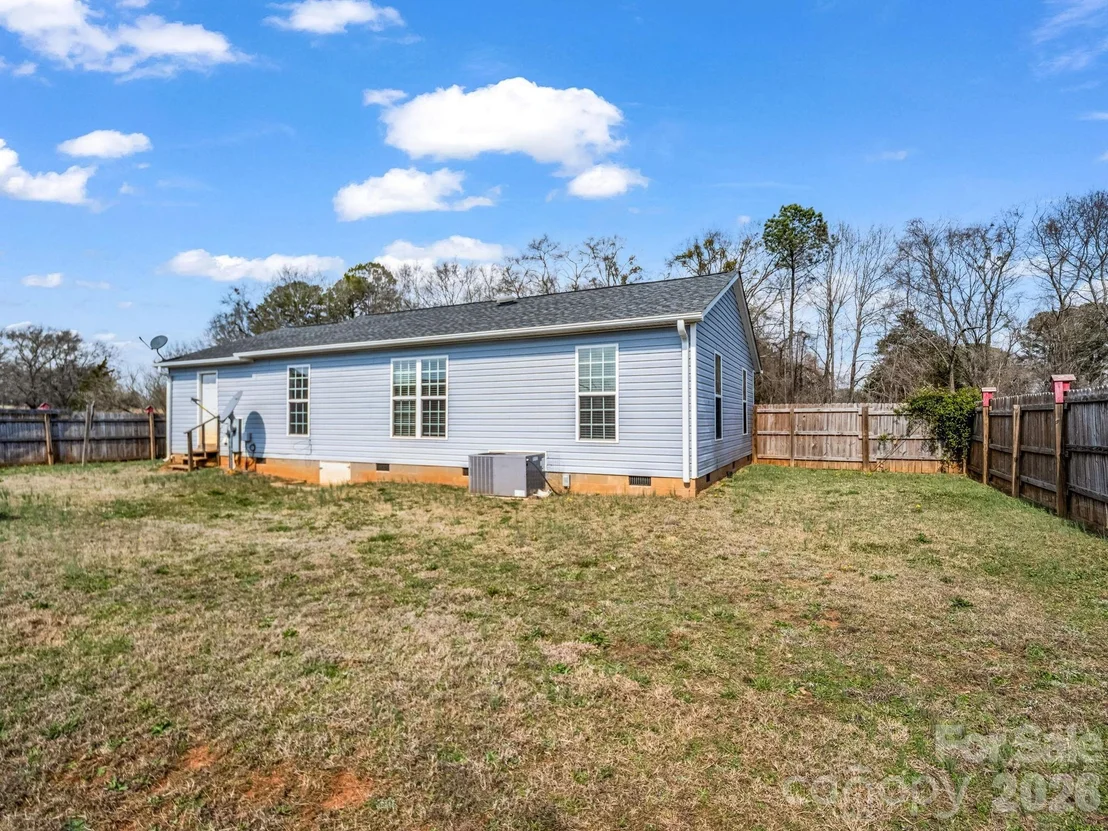 Photo of 655 W Oconee Street