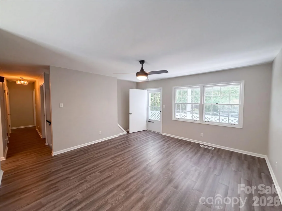 Photo of 1120 Emerald Drive