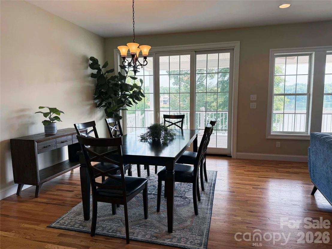 Photo of 490 Mapleton Lane