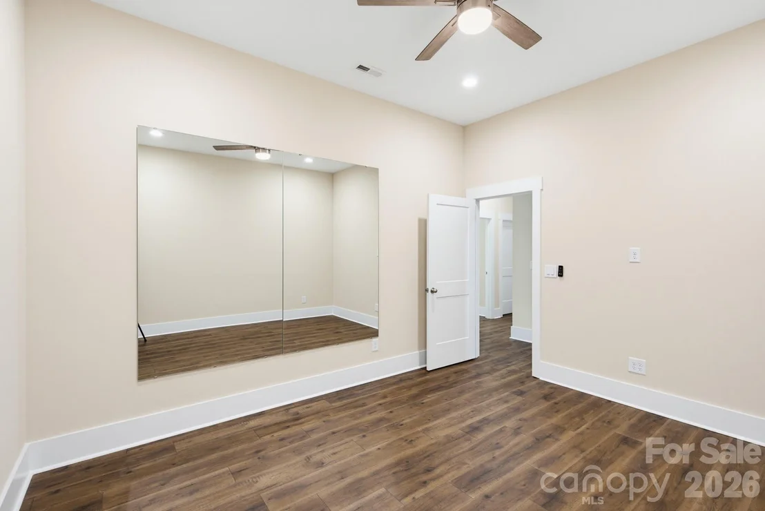 Photo of 2507 Forest Lawn Drive