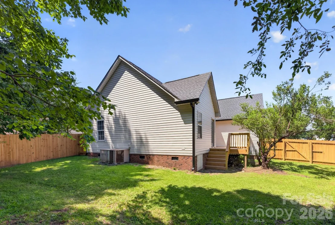 Photo of 1001 Loch Lomond Circle