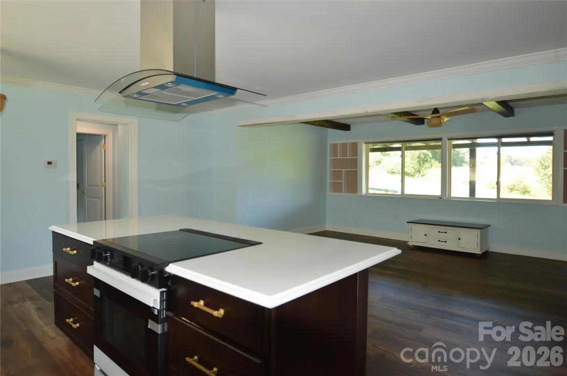 Photo of 1183 Sandy Plains Road
