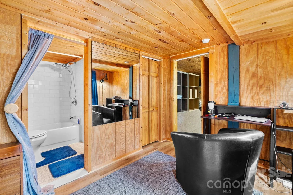 Photo of 180 Longview Road