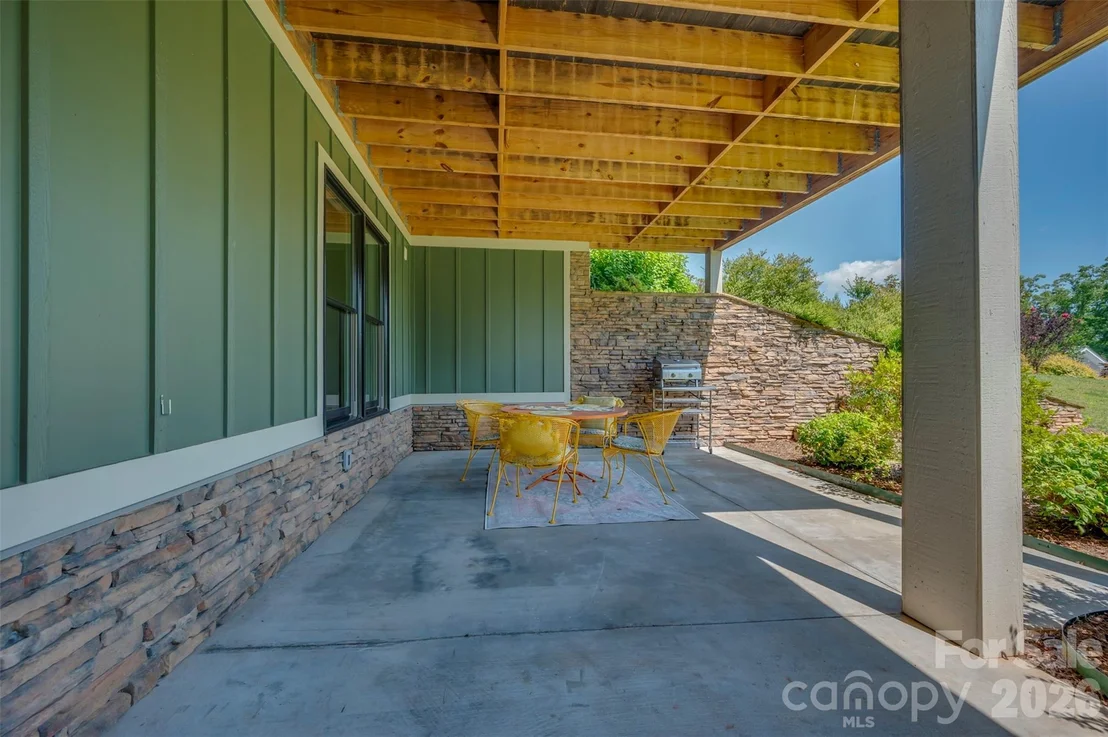 Photo of 398 Mapleton Lane