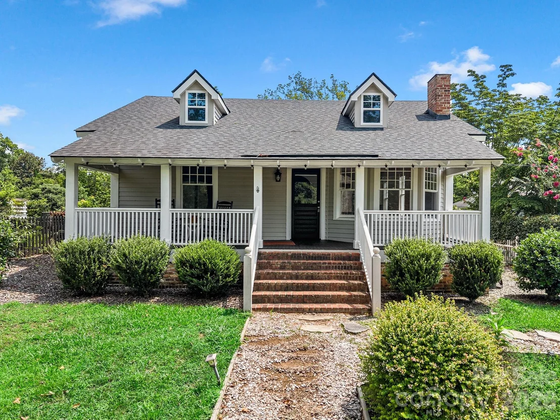 Photo of 143 Broadway Avenue