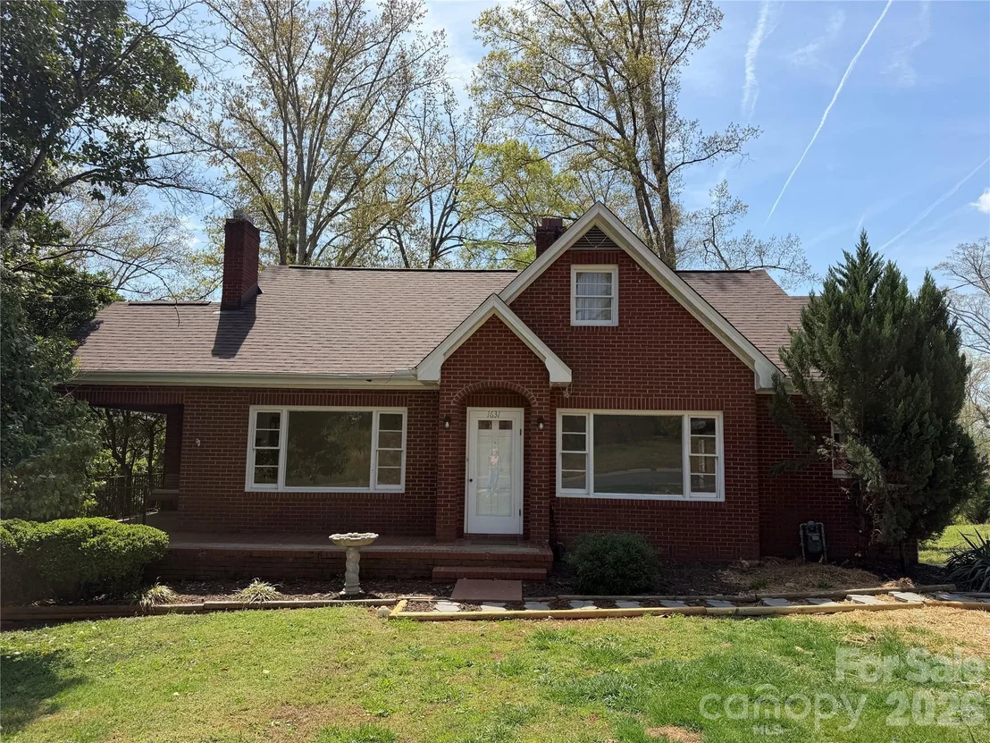Photo of 1631 Maple Avenue