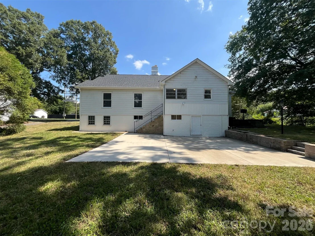 Photo of 905 3rd Street
