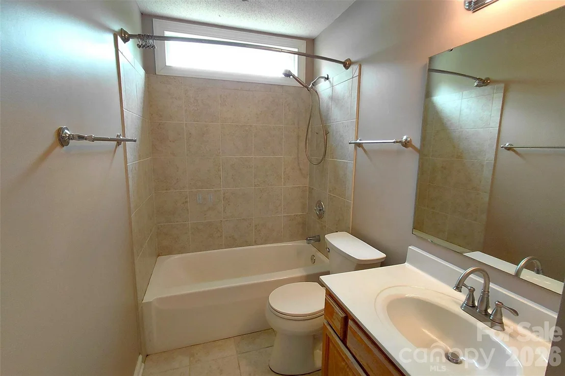 Photo of 1016 Thorncrest Drive