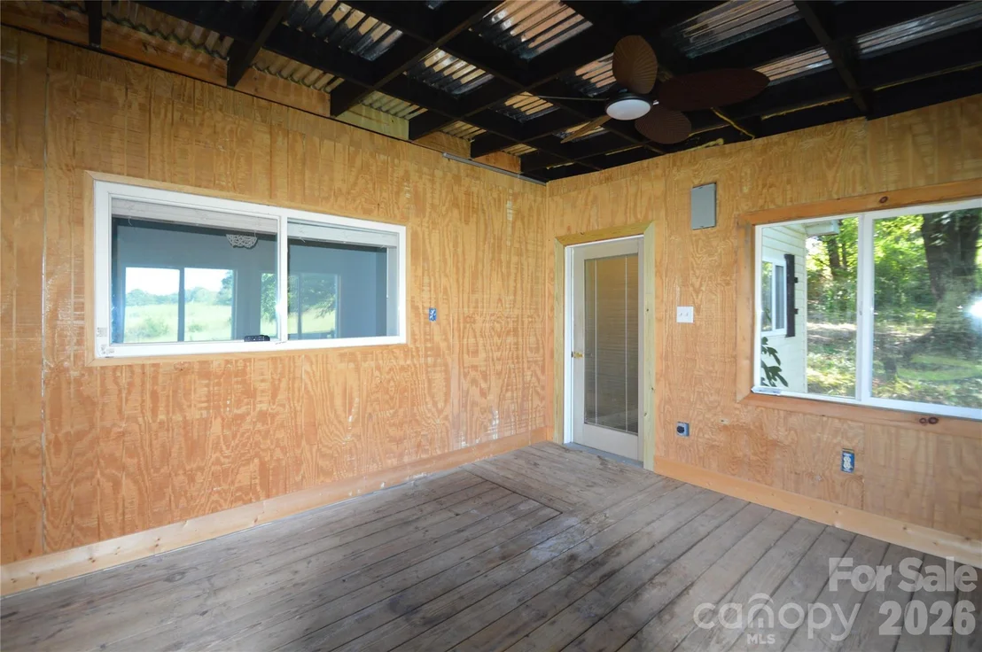 Photo of 1183 Sandy Plains Road