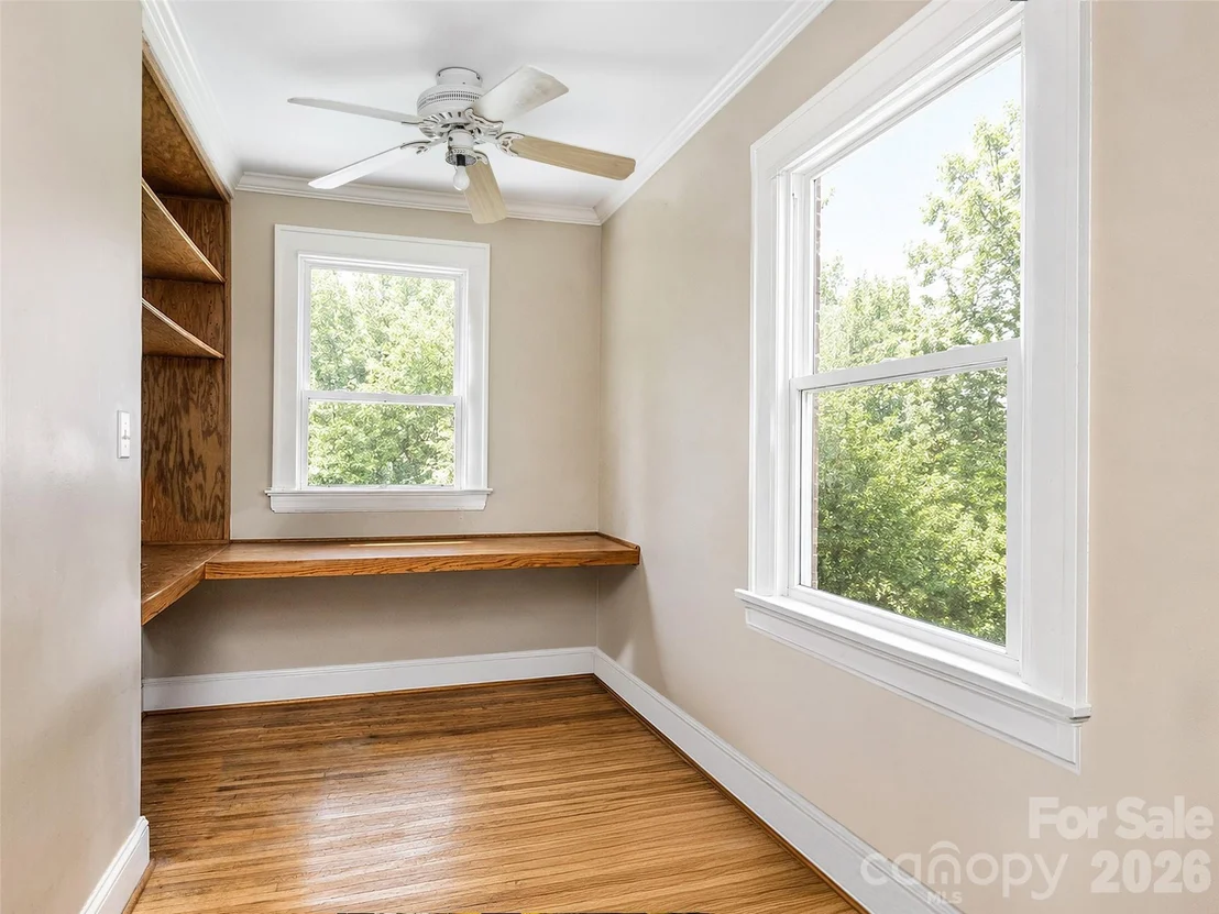 Photo of 646 Marsh Road