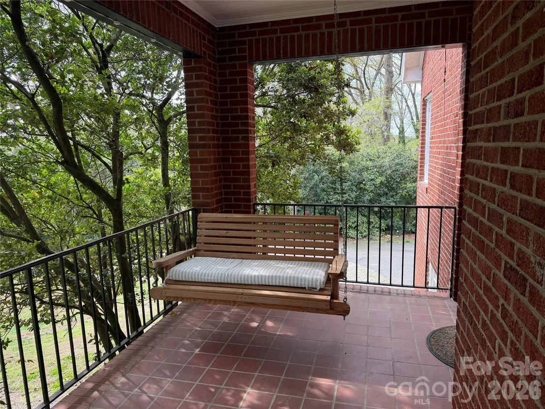 Photo of 1631 Maple Avenue