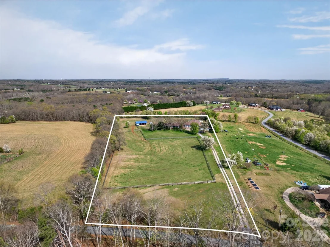 Photo of 341 Ridings Road