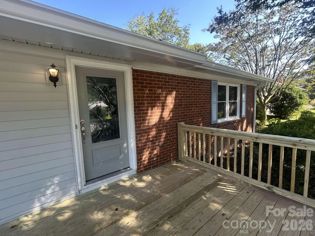 Photo of 1225 Pinebrook Circle