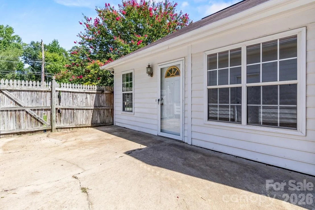 Photo of 739 Oakbluff Circle