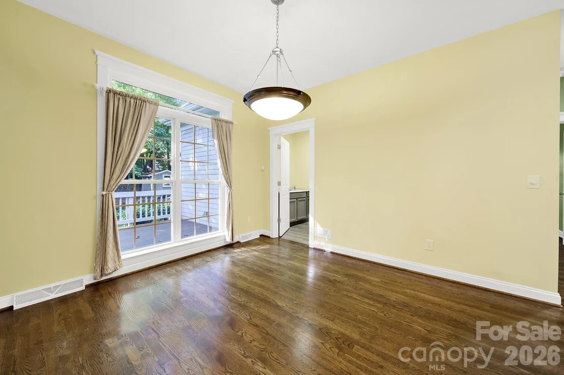 Photo of 1512 Calvin Hal Road