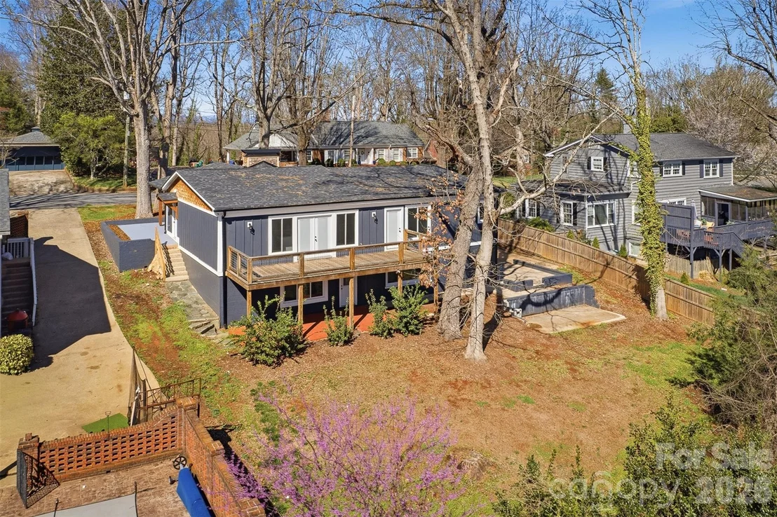 Photo of 223 W Park Drive