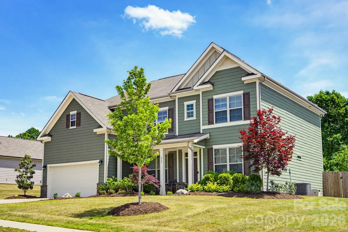 Photo of 840 Oak Manor Drive SE