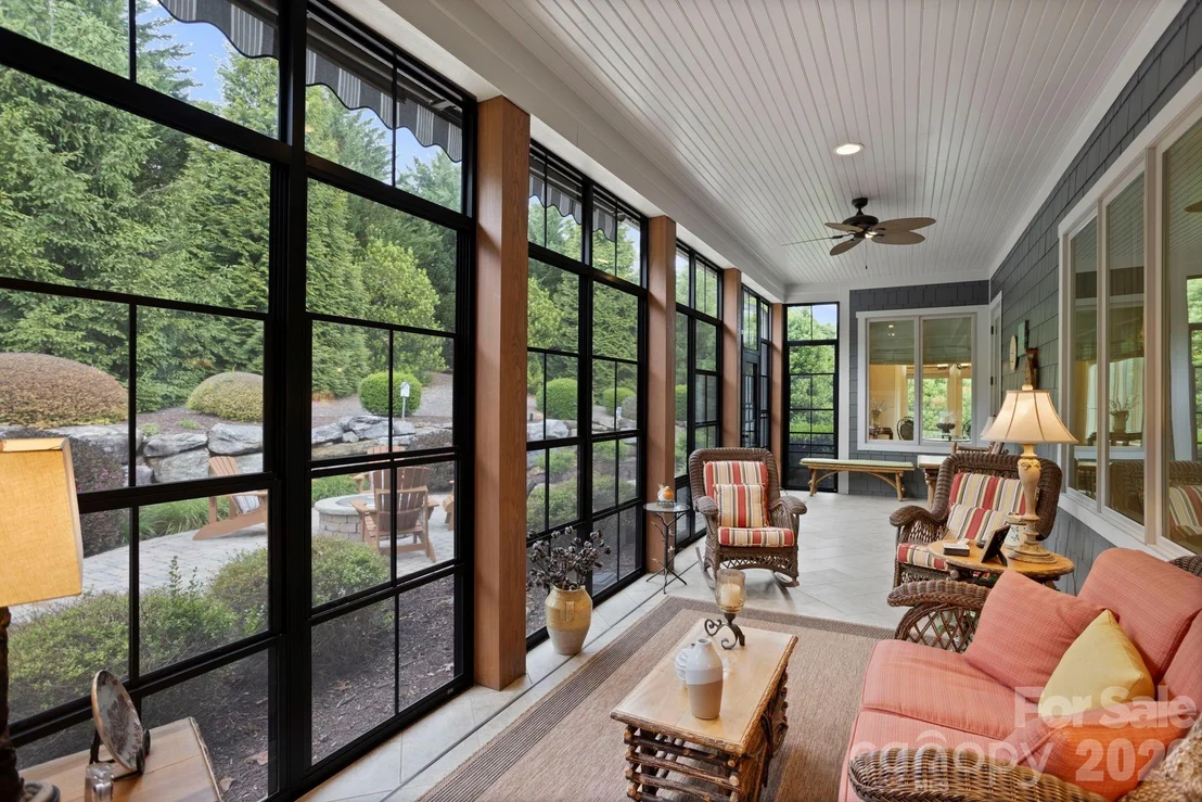 Photo of 390 Shipman Parkway
