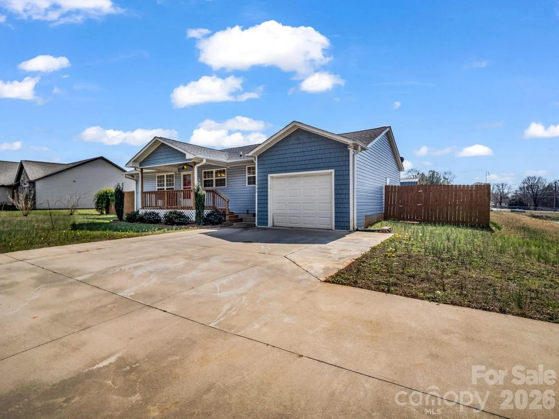 Photo of 655 W Oconee Street