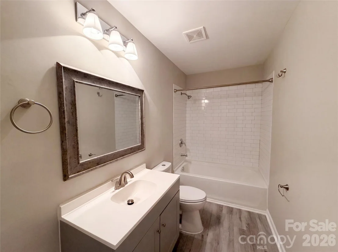 Photo of 141 Greenbriar Drive