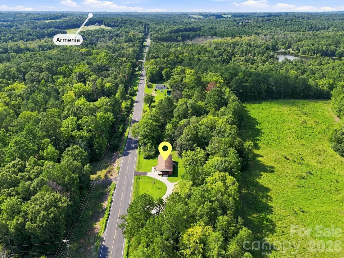 Photo of 728 Center Road