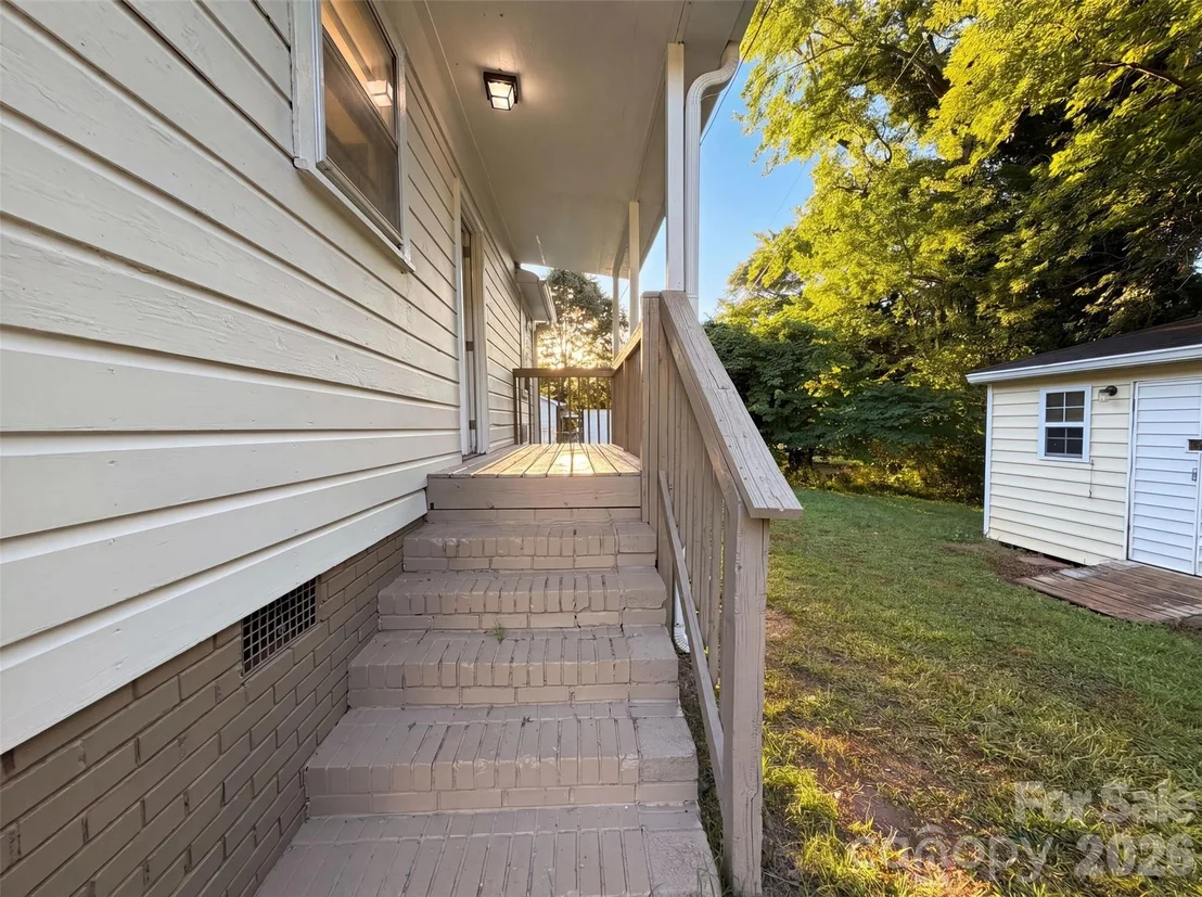 Photo of 1413 Westside Drive