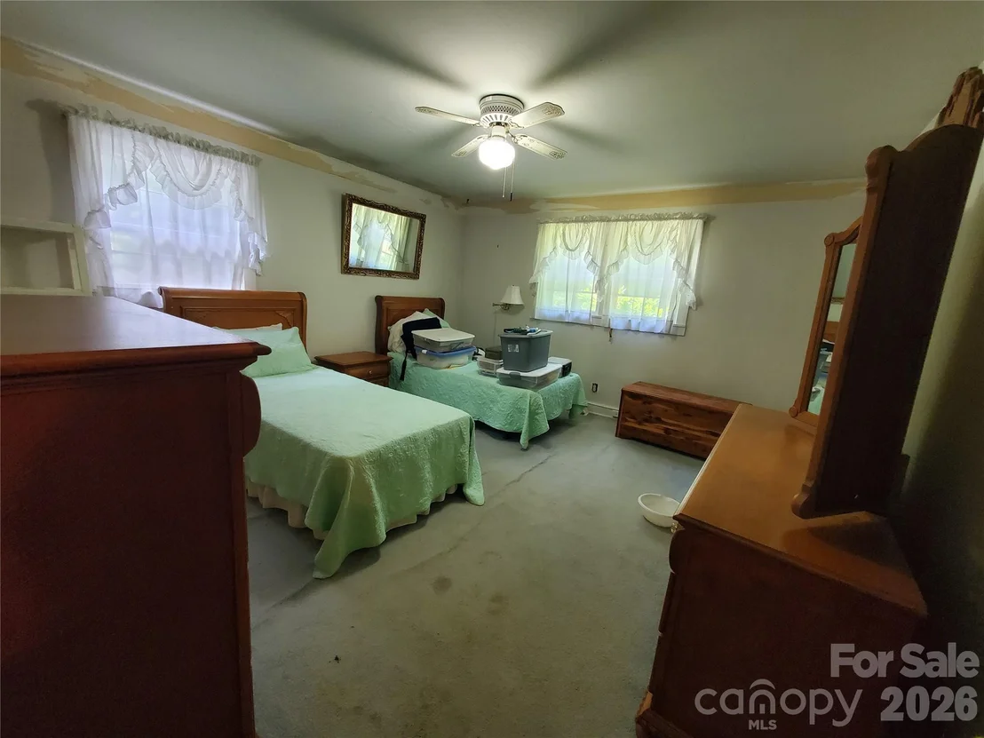 Photo of 886 Hanging Rock Road