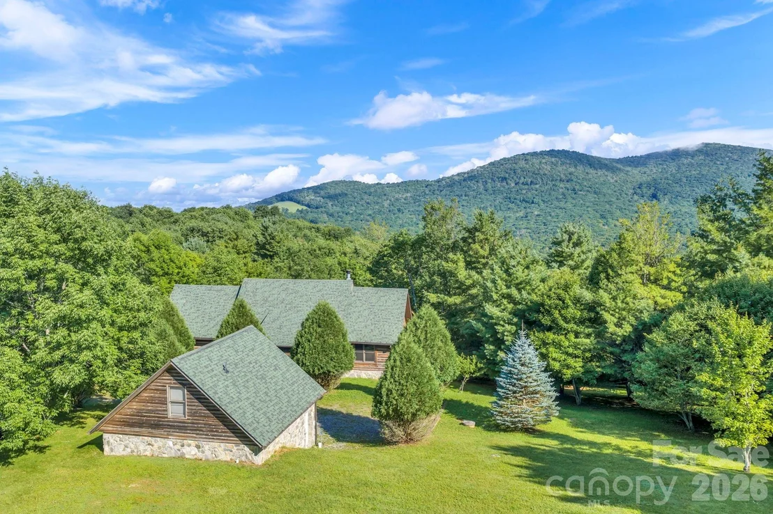 Photo of 525 Schoolhouse Ridge