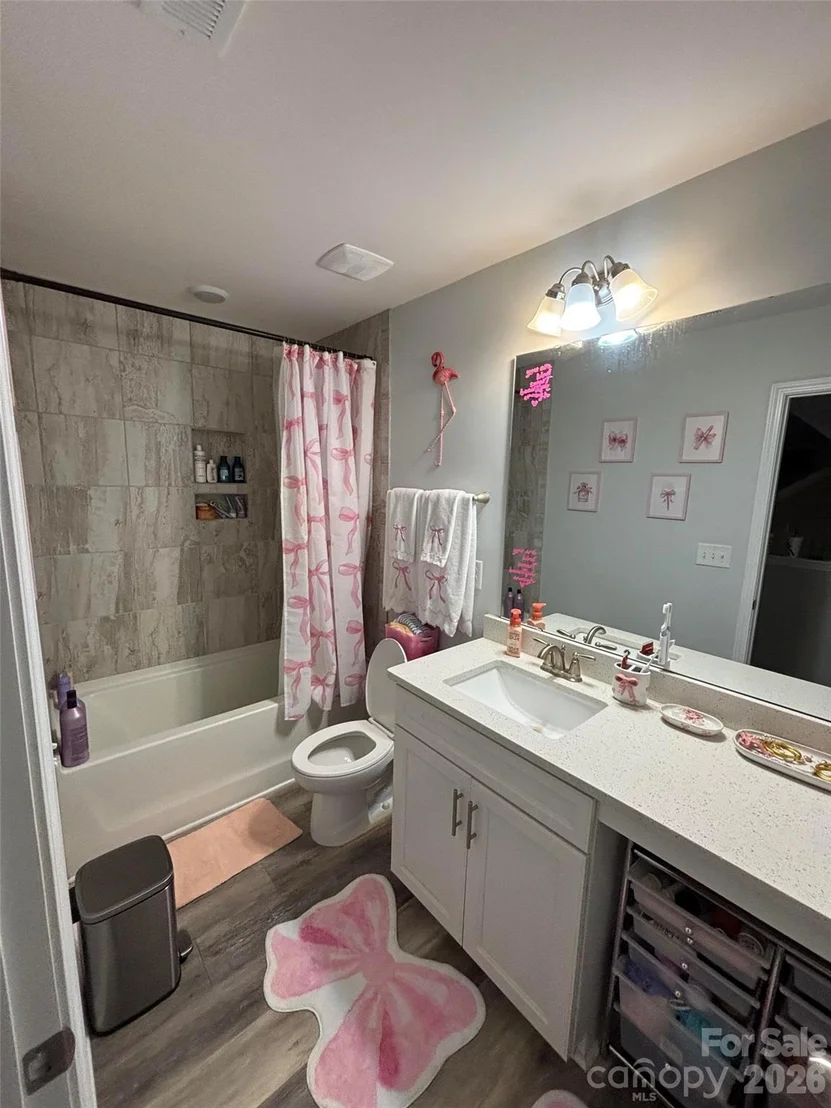 Photo of 5057 Devonshire Road