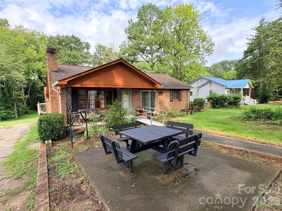 Photo of 420 Hampton Road